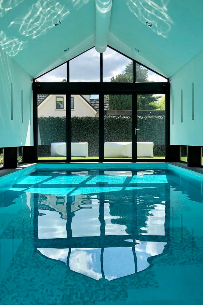 Luxe binnenzwembad voor de hele familie